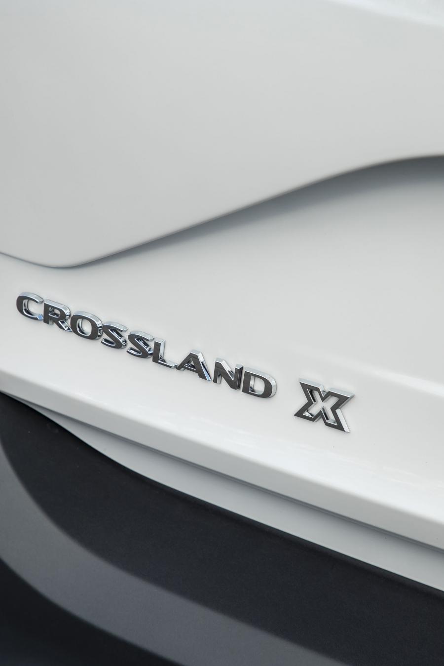 Логотип Vauxhall Crossland X Turbo 2017 года  (фото 3 из 30)
